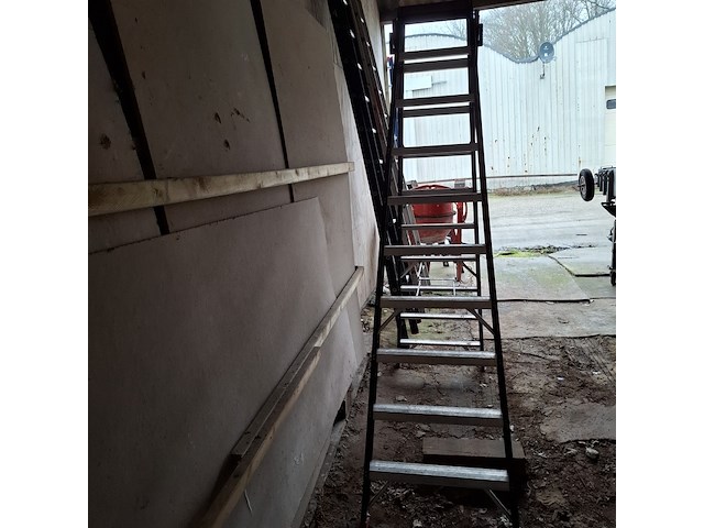 Werktrap altrex, 2x 9 treeds met bordes - afbeelding 5 van  7