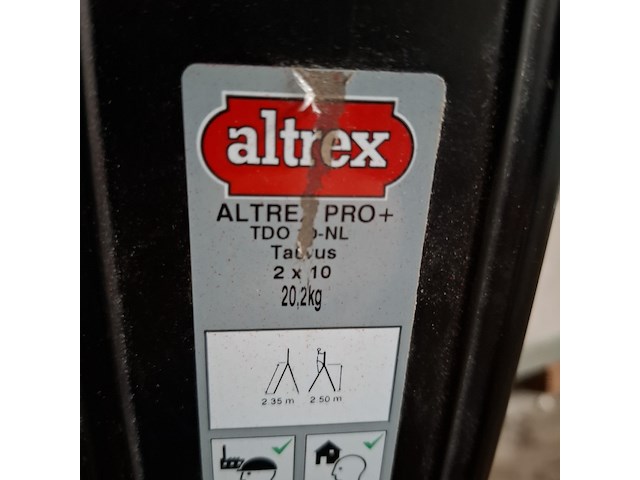 Werktrap altrex, 2x 9 treeds met bordes - afbeelding 6 van  7