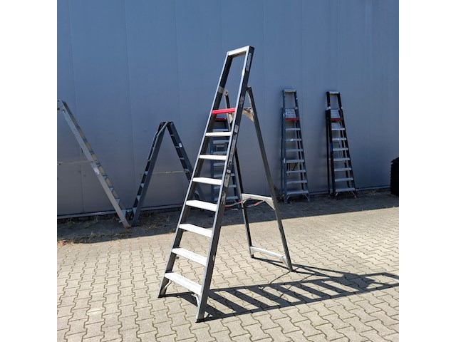 Werktrap altrex, 8 treeds - afbeelding 1 van  4