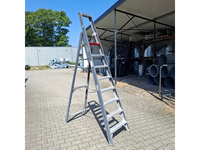Werktrap altrex, 8 treeds - afbeelding 3 van  4