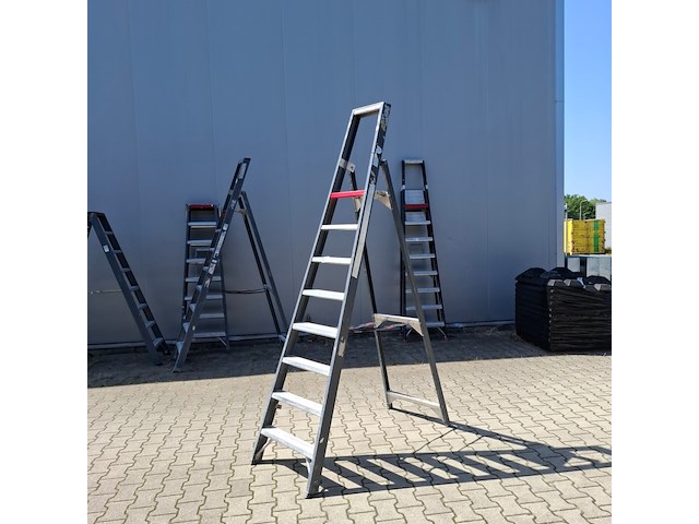 Werktrap altrex, 8 treeds - afbeelding 1 van  4
