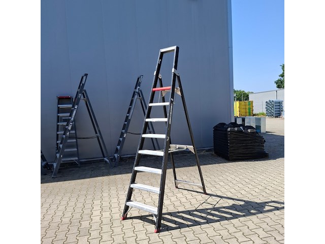 Werktrap altrex, 8 treeds - afbeelding 1 van  4