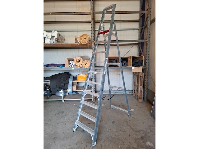 Werktrap altrex, 9 treeds met bordes - afbeelding 1 van  4