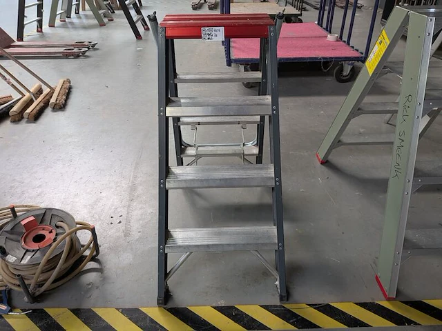 Werktrap altrex, fdo4, , 2x4 treeds - afbeelding 2 van  5