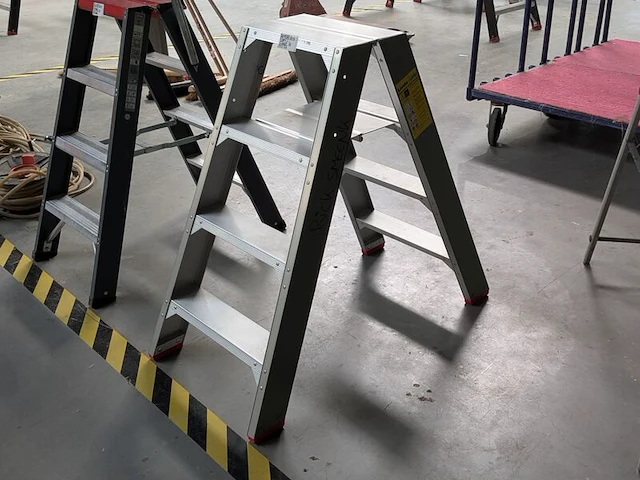 Werktrap altrex, fdo4, , 2x4 treeds - afbeelding 5 van  5