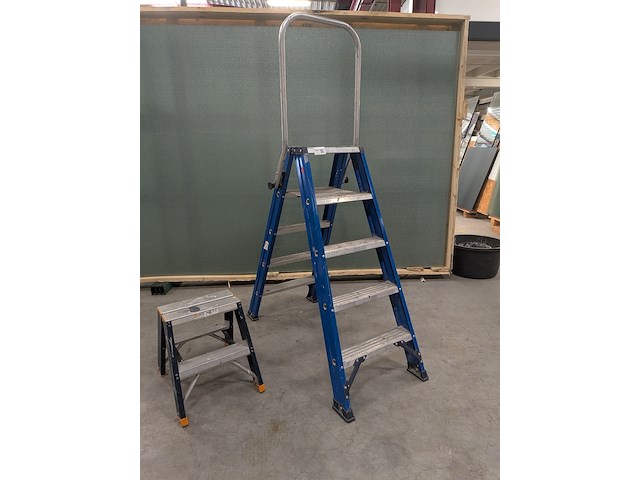 Werktrap met opstap 2x 4 treeds met bordes - afbeelding 2 van  8