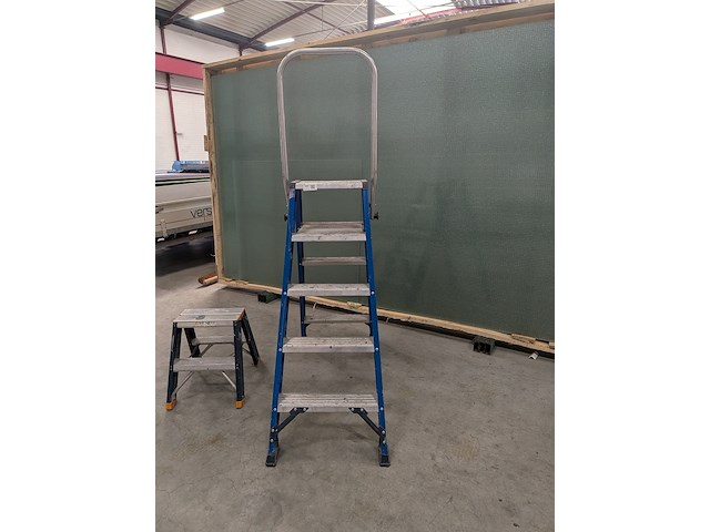 Werktrap met opstap 2x 4 treeds met bordes - afbeelding 3 van  8