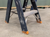 Werktrap met opstap 2x 4 treeds met bordes - afbeelding 7 van  8