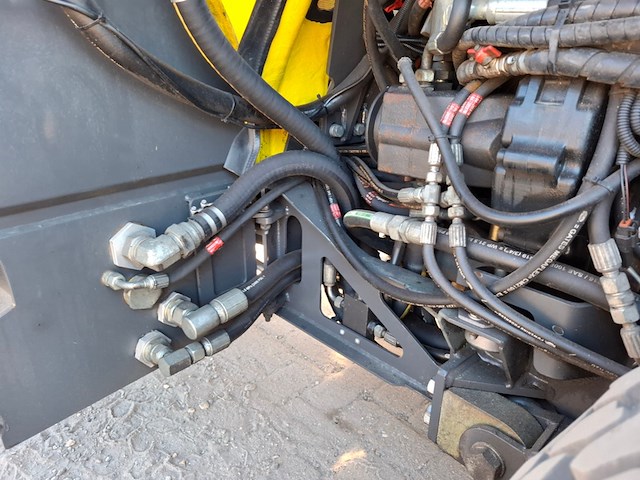 Werktuigdrager met heetwatermachine, multihog, cx75, 2016 - afbeelding 31 van  42
