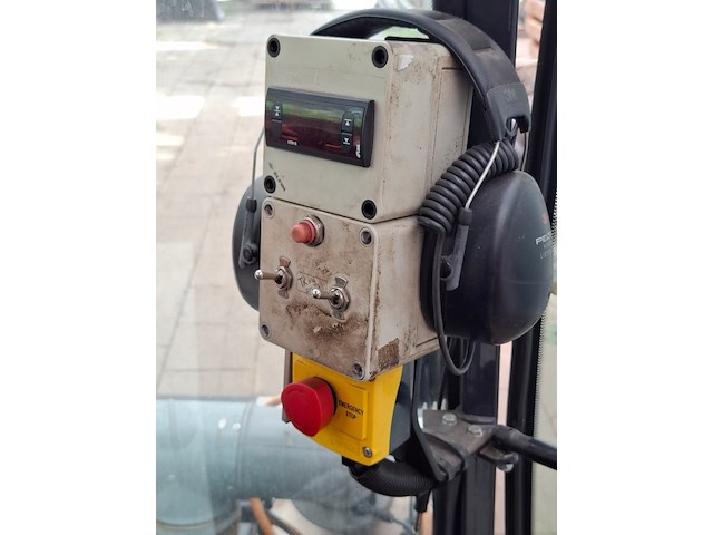 Werktuigdrager met onkruidbrander nillfisk, city-ranger 2250, bouwjaar 2016 - afbeelding 7 van  18