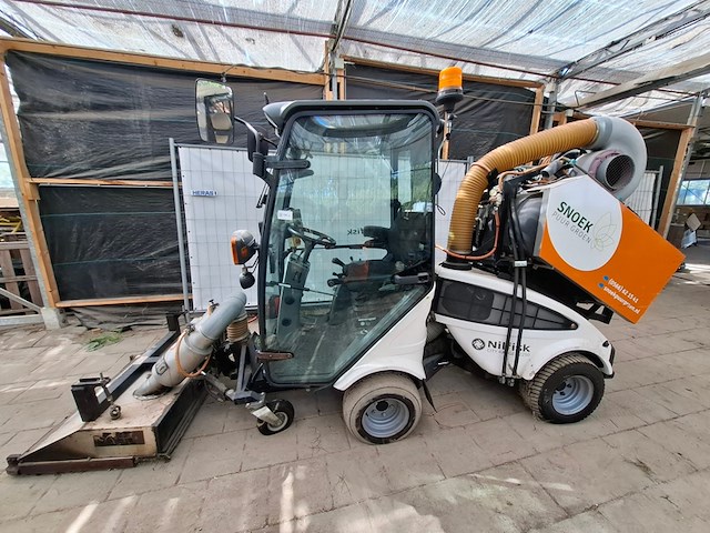 Werktuigdrager met onkruidbrander nillfisk, city-ranger 2250, bouwjaar 2016 - afbeelding 1 van  18