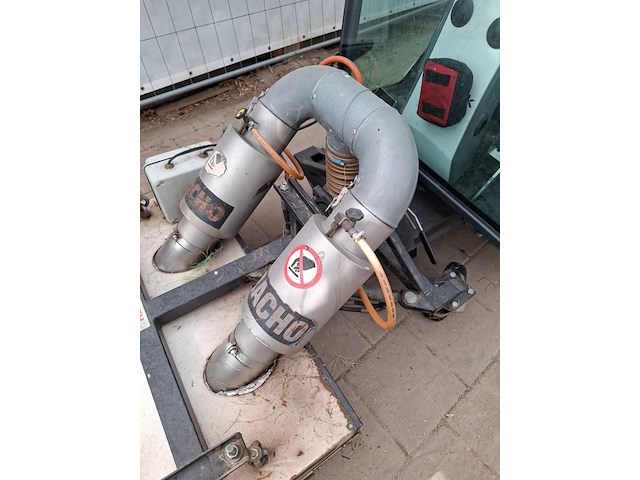 Werktuigdrager met onkruidbrander nillfisk, city-ranger 2250, bouwjaar 2016 - afbeelding 12 van  18