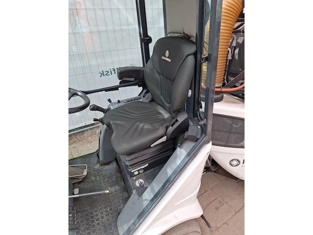Werktuigdrager met onkruidbrander nillfisk, city-ranger 2250, bouwjaar 2016 - afbeelding 18 van  18