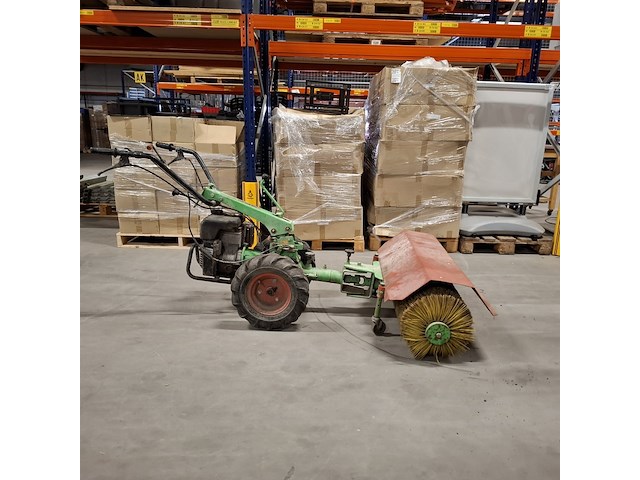 Werktuigdrager met veegborstel, jolly eurogarden - afbeelding 1 van  23