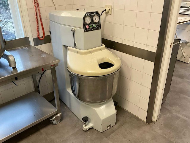 Werner & pfleiderer sf 30 spiraalkneder - afbeelding 1 van  2