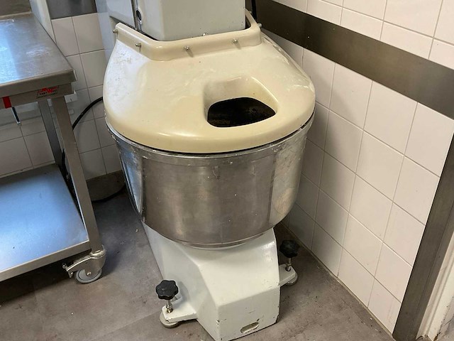 Werner & pfleiderer sf 30 spiraalkneder - afbeelding 2 van  2