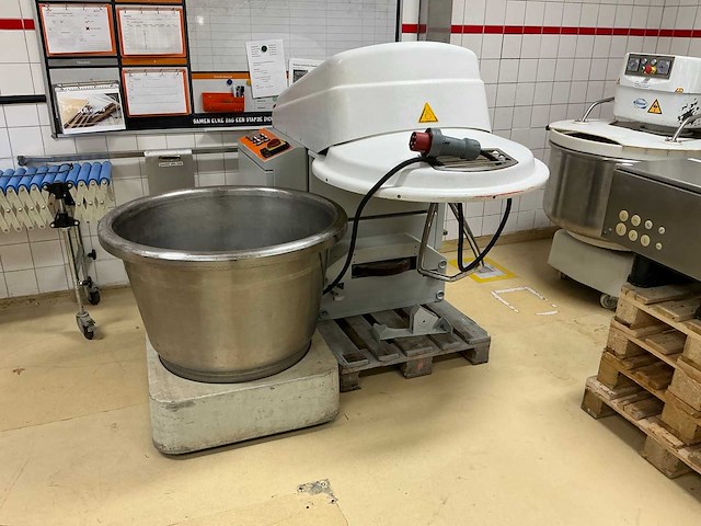 Werner & pfleiderer uc80 spiraalkneder - afbeelding 1 van  11