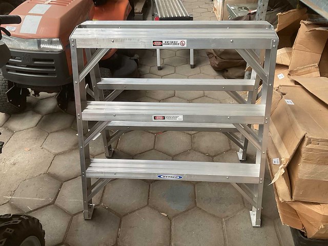 Werner tw373-30 stepladder - afbeelding 1 van  1