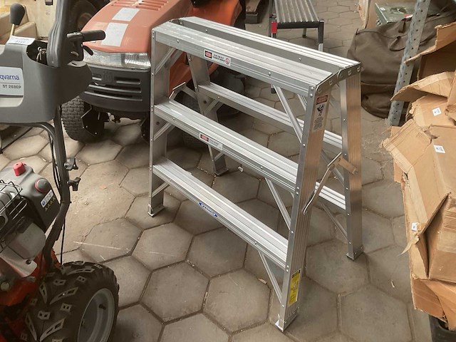 Werner tw373-30 stepladder - afbeelding 1 van  4