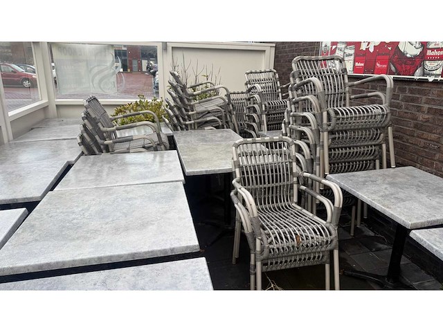 Werzalit compleet terrasmeubilair bestaande uit 15 tafels en 46 stoelen - afbeelding 1 van  12