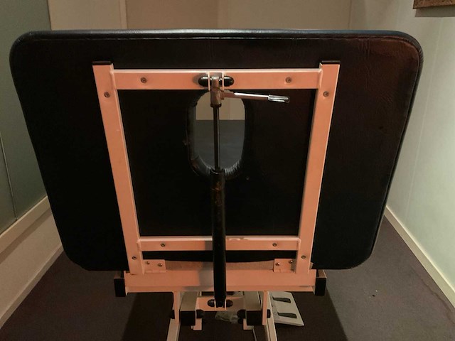 Wesseling eco-line elektrische massagetafel met voetpedaal - afbeelding 7 van  12
