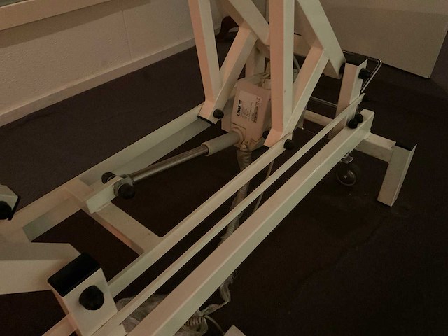 Wesseling eco-line elektrische massagetafel met voetpedaal - afbeelding 10 van  12