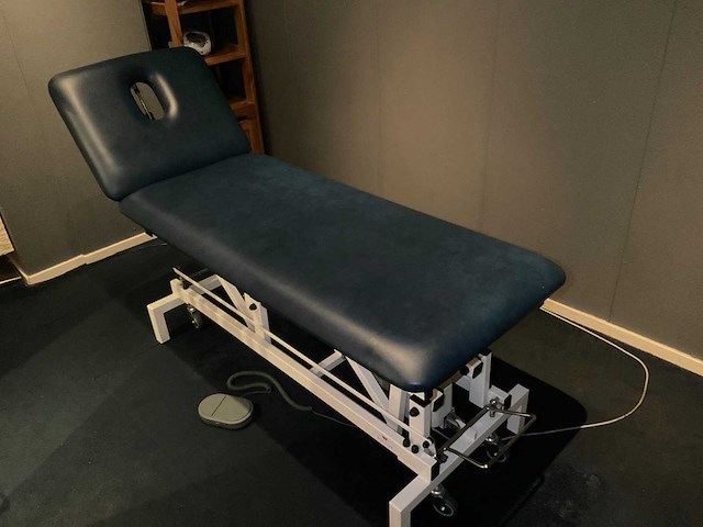 Wesseling eco-line elektrische massagetafel met voetpedaal - afbeelding 4 van  11