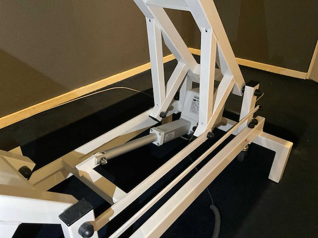 Wesseling eco-line elektrische massagetafel met voetpedaal - afbeelding 6 van  11