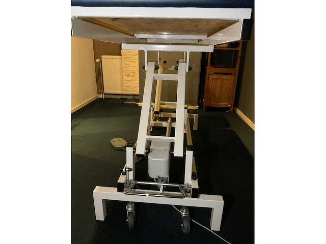 Wesseling eco-line elektrische massagetafel met voetpedaal - afbeelding 8 van  11