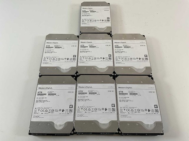 Western digital (huh721008ale600) 8 tb sata hdds (7x) - afbeelding 1 van  6