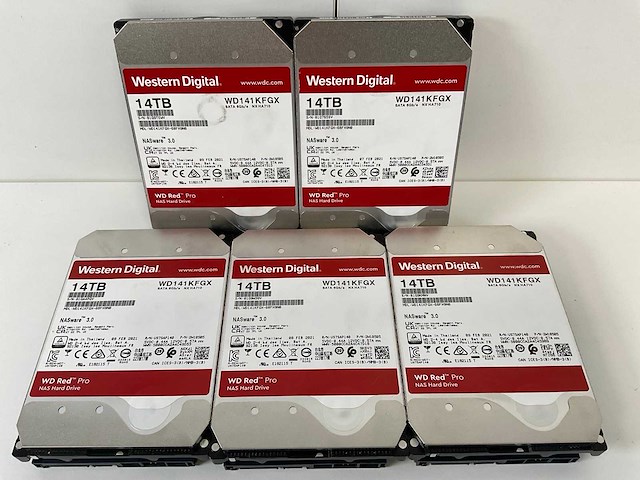 Western digital (wd141kfgx) red pro 14 tb sata nas hdds (5x) - afbeelding 1 van  4