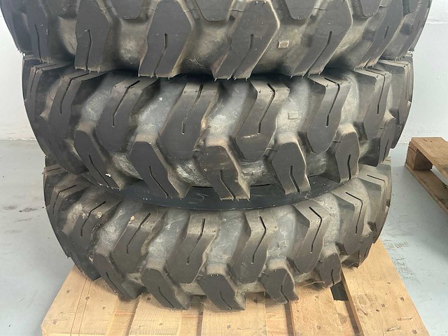 Westlake 8.25-20 bandenset voor graafmachine “ongebruikt” - afbeelding 6 van  14