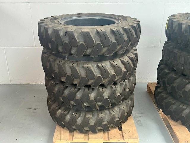 Westlake 8.25-20 bandenset voor graafmachine “ongebruikt” - afbeelding 8 van  14