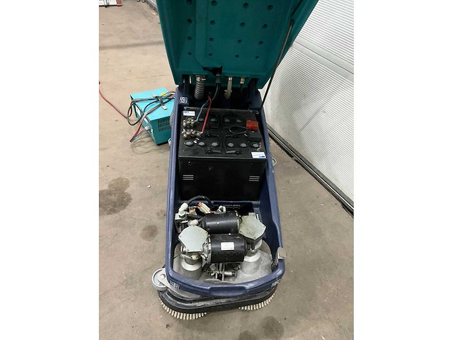 Wetrok duomatix c 43/50 b schrobmachine op accu - afbeelding 5 van  6