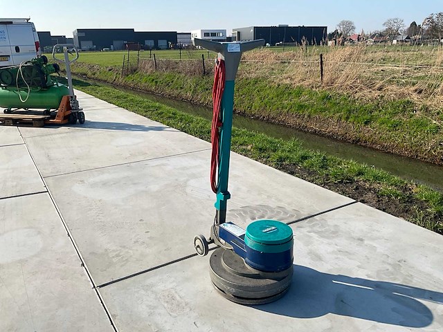 Wetrok ultraspeed 1043 vloerschrubber - afbeelding 1 van  5