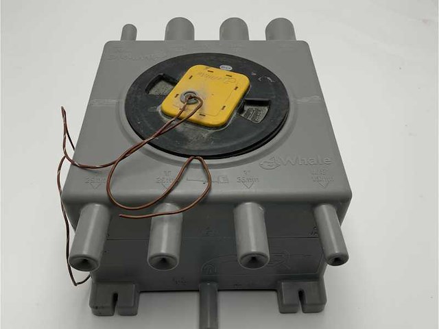 Whale grey waste tank 8l for boats and yachts 12/24v - gt0810b - afbeelding 1 van  4