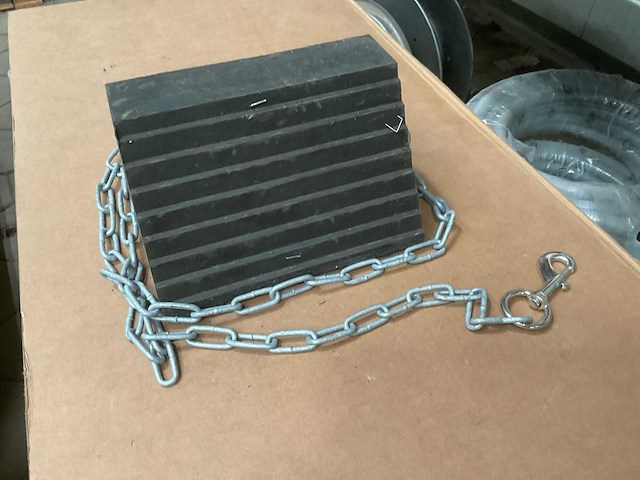 Wheel chock (13x) - afbeelding 1 van  5