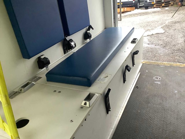 Wheel coach intensive care unit - afbeelding 5 van  5