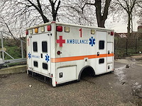 Wheel coach intensive care unit - afbeelding 1 van  7