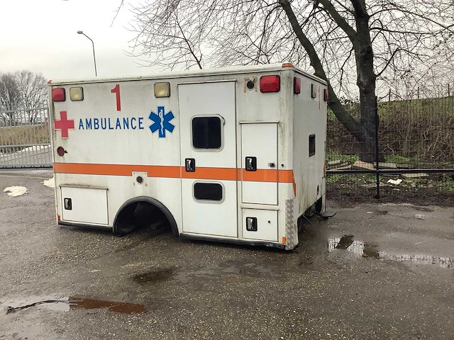 Wheel coach intensive care unit - afbeelding 2 van  7