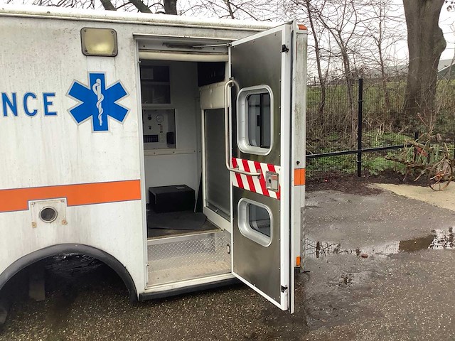 Wheel coach intensive care unit - afbeelding 3 van  7