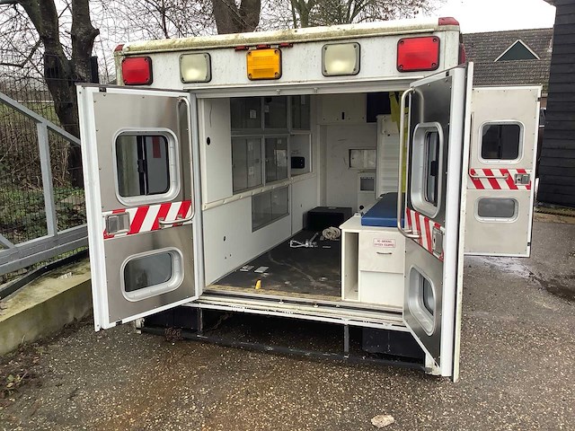 Wheel coach intensive care unit - afbeelding 7 van  7