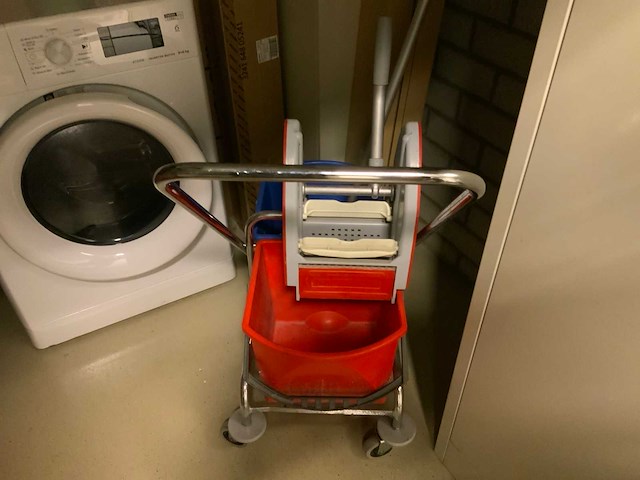Whirlpool was-droog combinatie inhoud schoonmaakruimte - afbeelding 3 van  11