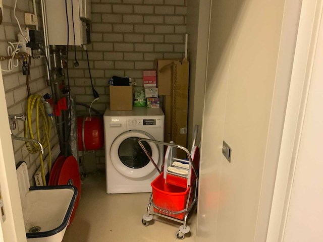 Whirlpool was-droog combinatie inhoud schoonmaakruimte - afbeelding 1 van  11