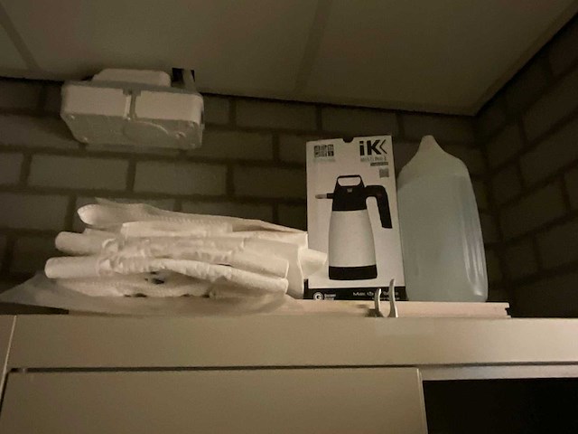 Whirlpool was-droog combinatie inhoud schoonmaakruimte - afbeelding 10 van  11
