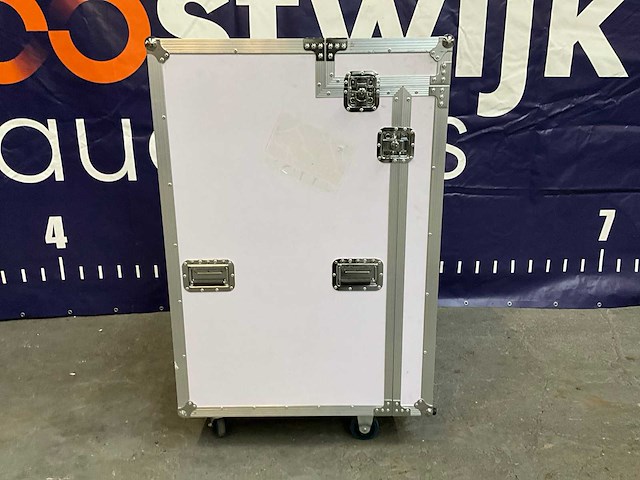 White flightcase - afbeelding 8 van  11
