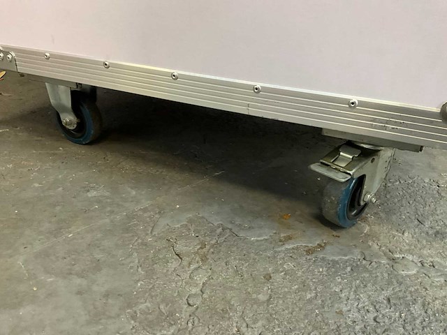 White flightcase - afbeelding 9 van  14