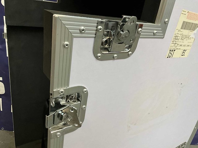 White flightcase - afbeelding 13 van  14