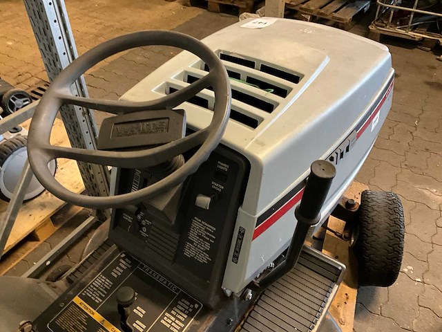 White lt-12 zitmaaier - afbeelding 6 van  7