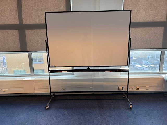 Whiteboard dubbelzijdig op wielen - afbeelding 1 van  5